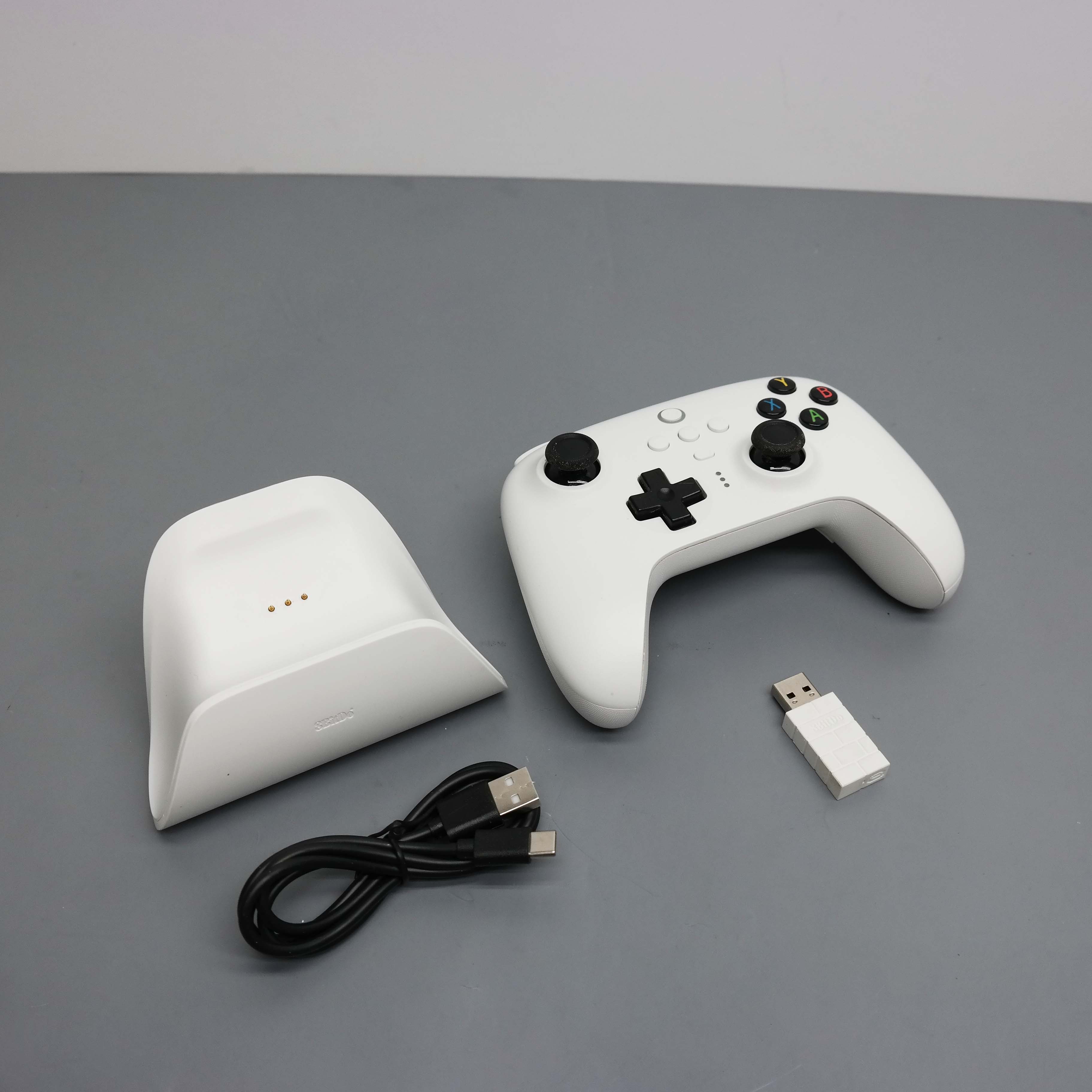 8BitDo Ultimate 2.4G Controller for Windows PCs with Dock – White ISSUE